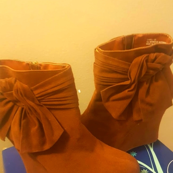 Ladies Wedge Booties with side Bow - Picture 3 of 3